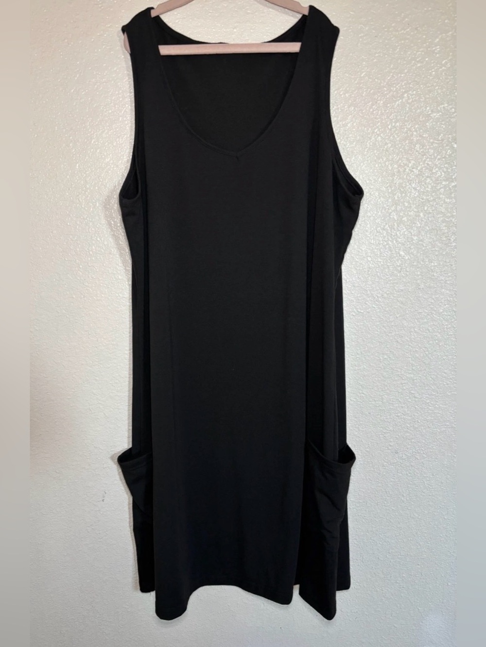 Classic Black Sleeveless Pocket Shift Dress